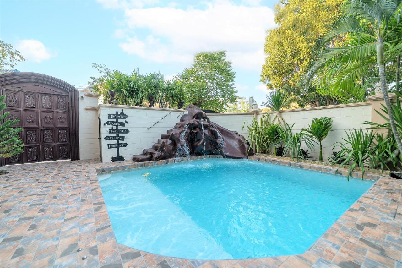 Potterland Luxury Pool Villa Pattaya Walking Street 6 Bedrooms Exteriör bild